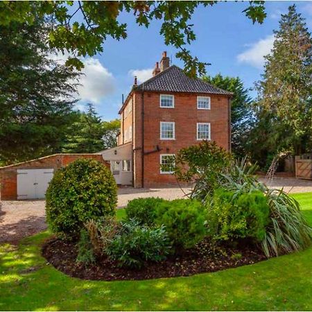 Villa Large Three Storey Georgian House And Gardens Wrentham Exterior foto