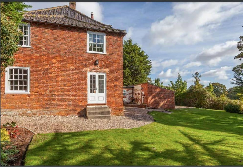 Villa Large Three Storey Georgian House And Gardens Wrentham Exterior foto
